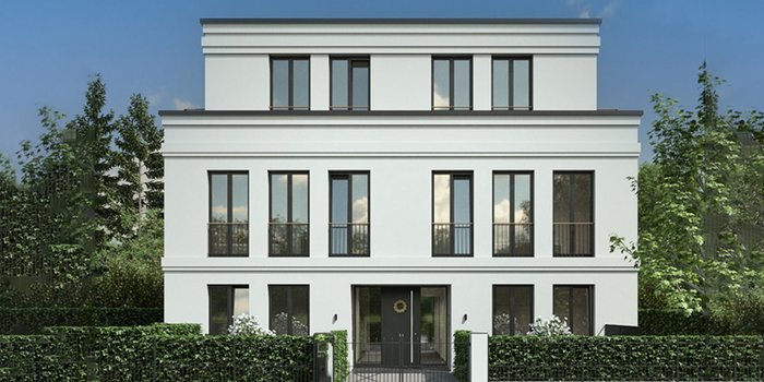 Ein modernes, dreigeschossiges Wohnhaus mit weißen Wänden und großen Fenstern, umgeben von üppigem Grün und einem gepflegten Garten.